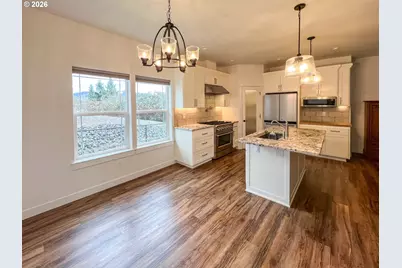 625 NE Cummins St, Roseburg, OR 97470 - Photo 17