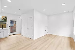 8418 SE Clay St, Portland, OR 97216 - Photo 5