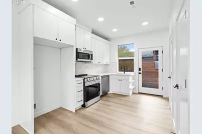 8418 SE Clay St, Portland, OR 97216 - Photo 3