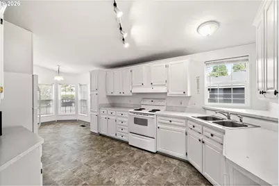 1035 Cedar Hill Ct, Salem, OR 97306 - Photo 11