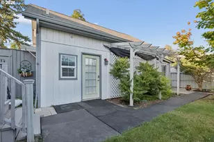 327 S 46th St, Springfield, OR 97478 - Photo 35