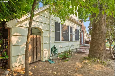 524 SE 46th Ave, Portland, OR 97215 - Photo 1