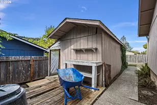 286 E Bradley Ct, Roseburg, OR 97470 - Photo 31