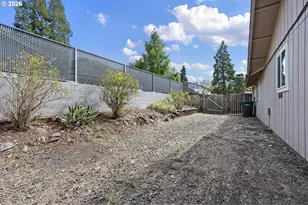 286 E Bradley Ct, Roseburg, OR 97470 - Photo 29