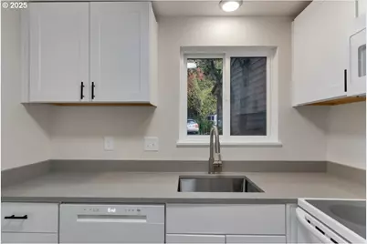 94 Cervantes Cir, Lake Oswego, OR 97035 - Photo 17