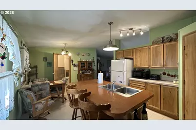 704 S Jefferson St, Condon, OR 97823 - Photo 3