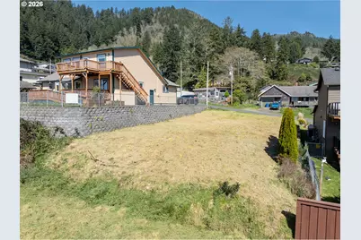 607 Evergreen Ave, Garibaldi, OR 97118 - Photo 3