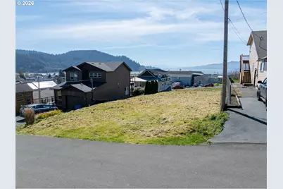 607 Evergreen Ave, Garibaldi, OR 97118 - Photo 5