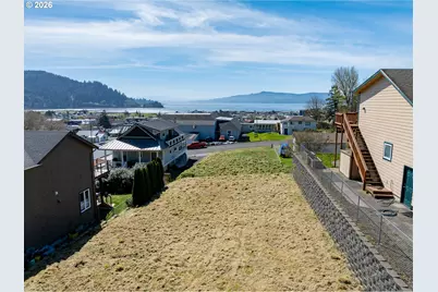 607 Evergreen Ave, Garibaldi, OR 97118 - Photo 1