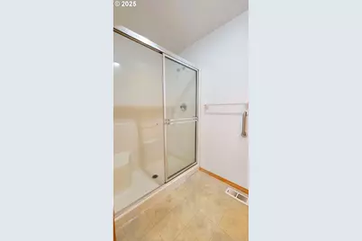 39136 Easton Ln, Springfield, OR 97478 - Photo 15