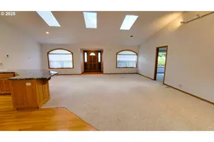 39136 Easton Ln, Springfield, OR 97478 - Photo 5