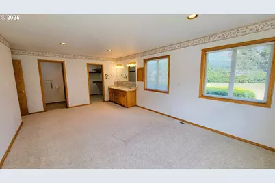 39136 Easton Ln, Springfield, OR 97478 - Photo 13