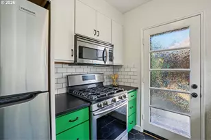 2025 SE Caruthers St, Portland, OR 97214 - Photo 17