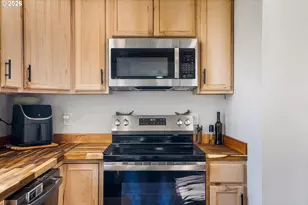 796 S R St, Cottage Grove, OR 97424 - Photo 11