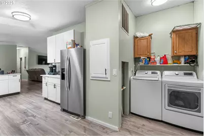 17649 S Greenfield Dr, Oregon City, OR 97045 - Photo 13