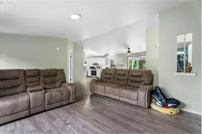 17649 S Greenfield Dr, Oregon City, OR 97045 - Photo 7