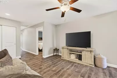 1017 S View Dr, Molalla, OR 97038 - Photo 5