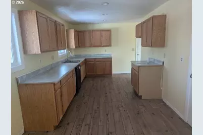 1380 Detroit St, Elgin, OR 97827 - Photo 5