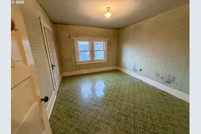 826 E 15th St, The Dalles, OR 97058 - Photo 35