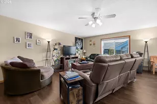 348 SW Kalmia Ave, Warrenton, OR 97146 - Photo 9