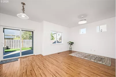 536 Raber Rd, Eugene, OR 97402 - Photo 9