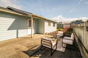 1125 Augustine Ave, Coos Bay, OR 97420 - Photo 3