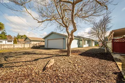 1125 Augustine Ave, Coos Bay, OR 97420 - Photo 41