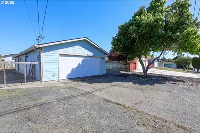 1125 Augustine Ave, Coos Bay, OR 97420 - Photo 1