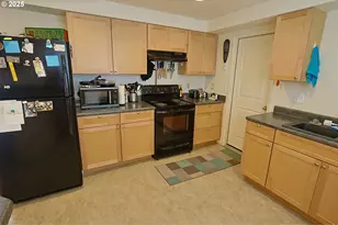 1125 Augustine Ave, Coos Bay, OR 97420 - Photo 13