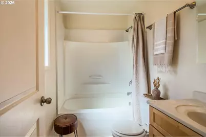 1125 Augustine Ave, Coos Bay, OR 97420 - Photo 11