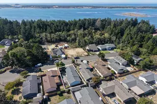 1125 Augustine Ave, Coos Bay, OR 97420 - Photo 33