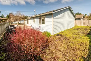 1125 Augustine Ave, Coos Bay, OR 97420 - Photo 5