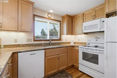 27805 Green Oaks Dr, Eugene, OR 97402 - Photo 9