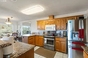 1385 SE Laurel Ct, Roseburg, OR 97470 - Photo 13