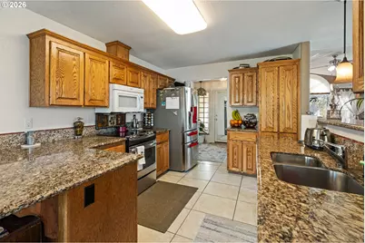 1385 SE Laurel Ct, Roseburg, OR 97470 - Photo 17
