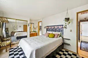 636 SE 84th Ave, Portland, OR 97216 - Photo 25