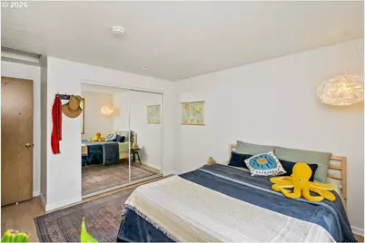 636 SE 84th Ave, Portland, OR 97216 - Photo 23