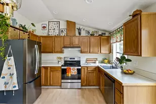 636 SE 84th Ave, Portland, OR 97216 - Photo 11