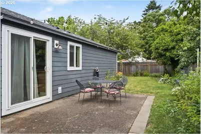 636 SE 84th Ave, Portland, OR 97216 - Photo 37