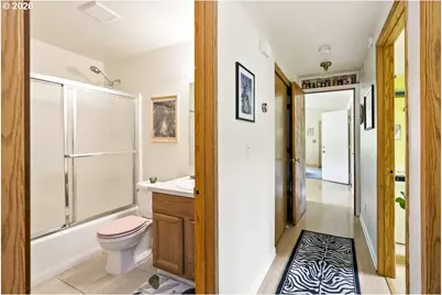 636 SE 84th Ave, Portland, OR 97216 - Photo 19