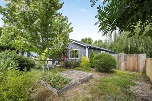 636 SE 84th Ave, Portland, OR 97216 - Photo 43