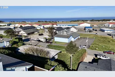 29832 Mary St, Gold Beach, OR 97444 - Photo 3