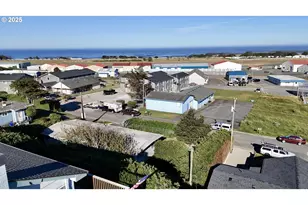 29832 Mary St, Gold Beach, OR 97444 - Photo 3