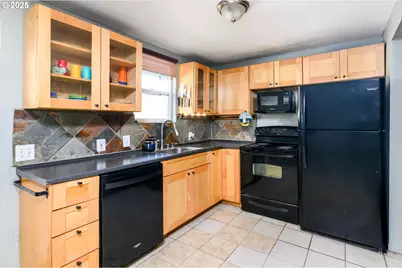 145 NW 13th St, Gresham, OR 97030 - Photo 3