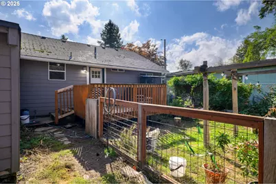 145 NW 13th St, Gresham, OR 97030 - Photo 11