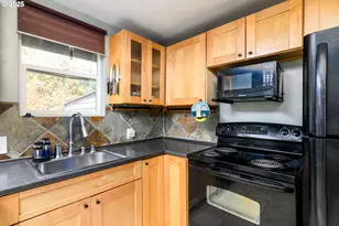 145 NW 13th St, Gresham, OR 97030 - Photo 9