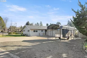 2025 NW Delridge Ave, Roseburg, OR 97471 - Photo 3