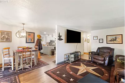 2025 NW Delridge Ave, Roseburg, OR 97471 - Photo 11