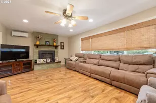 2746 Harlow Rd, Eugene, OR 97401 - Photo 3