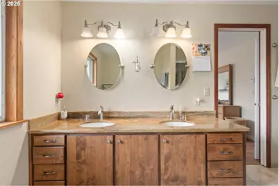 2746 Harlow Rd, Eugene, OR 97401 - Photo 15